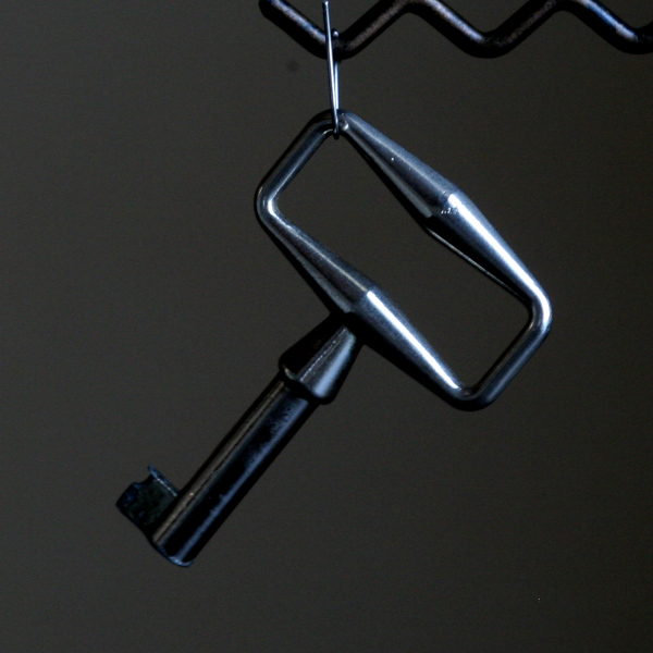 フランス 1900-1950年代頃 フランス製 アンティーク装飾キー｜フランスの時を閉じ込めた飾りたくなる鍵｜(約5.4cm)