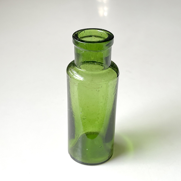 イギリス アンティーク グリーンガラスボトル 古いガラス瓶(約高さ9.7cm) [EY8972]