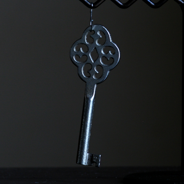 フランス 1900-1950年代頃 フランス製 アンティーク装飾キー｜フランスの時を閉じ込めた、美しき一点｜(約7.8cm)など新着アップ