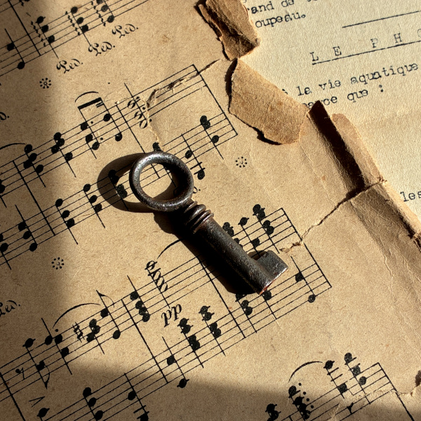 フランス アンティークキー 幸運と絆をつなぐ古鍵 チャンス・信頼・愛｜(約4.6cm) EW0826など新着アップ