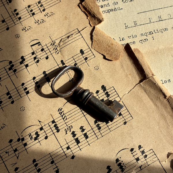 フランス アンティークキー 幸運と絆をつなぐ古鍵 チャンス・信頼・愛｜(約4.3cm) EW0830 [EW0830]