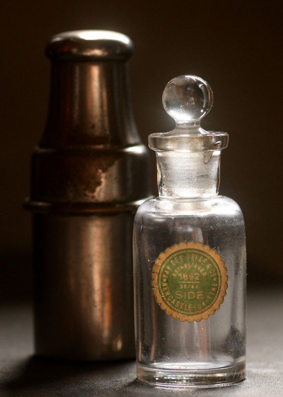 イギリス〉アンティークガラス香水瓶パフュームボトル かわいいケース 