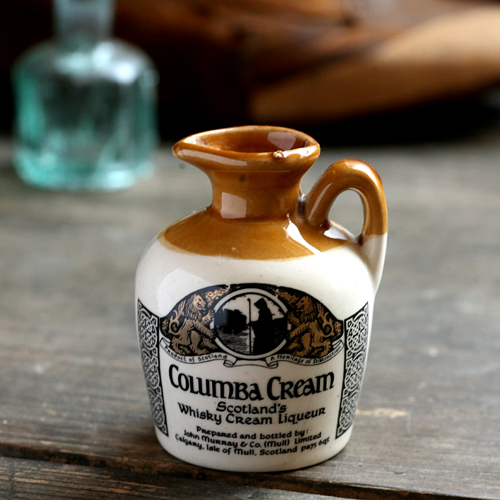 イギリス〉COLUMBA CREAM 注ぎ口と取っ手付きアンティーククリーム陶器