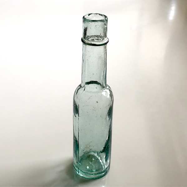 画像1: イギリス アンティークガラス瓶(約 高さ15.3cm) (1)