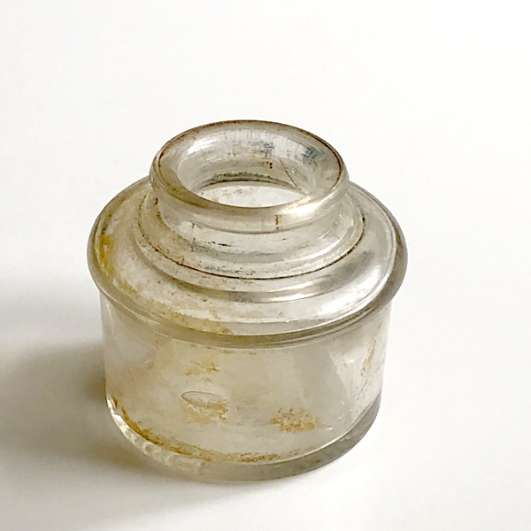 画像1: アメリカ ヴィンテージ ガラス インク瓶  丸型 FOR A HOLE(約 高さ4.3cm) (1)