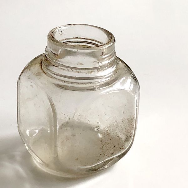 画像1: アメリカ ヴィンテージ ガラス インク瓶  四角型  (約 高さ6.3cm) (1)