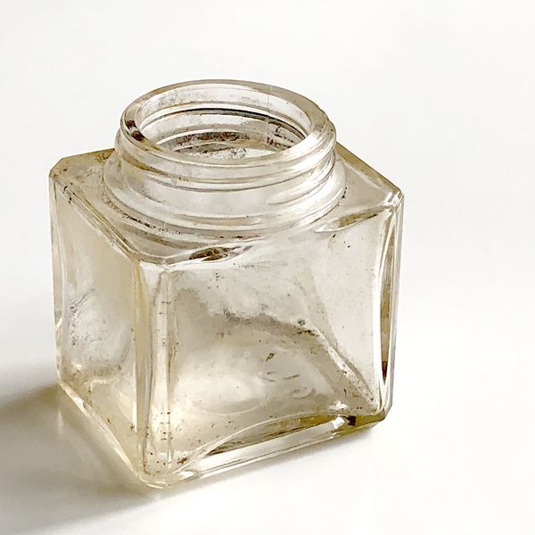 画像1: アメリカ ヴィンテージ ガラス インク瓶  四角型  (約 高さ6.0cm) (1)