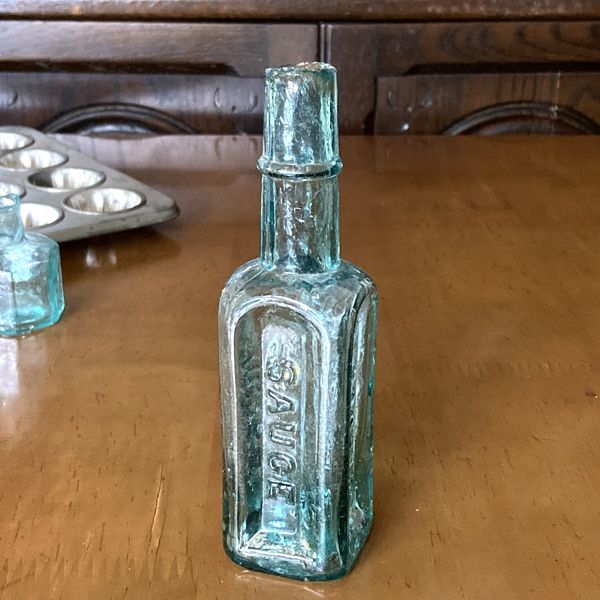 画像1: イギリス SHIPLEY SAUSE ELETCHERS アンティークガラス瓶 (約高さ14.2cm) (1)