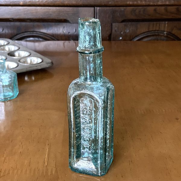 画像1: イギリス SHIPLEY SAUSE ELETCHERS アンティークガラス瓶 (約高さ14.4cm) (1)