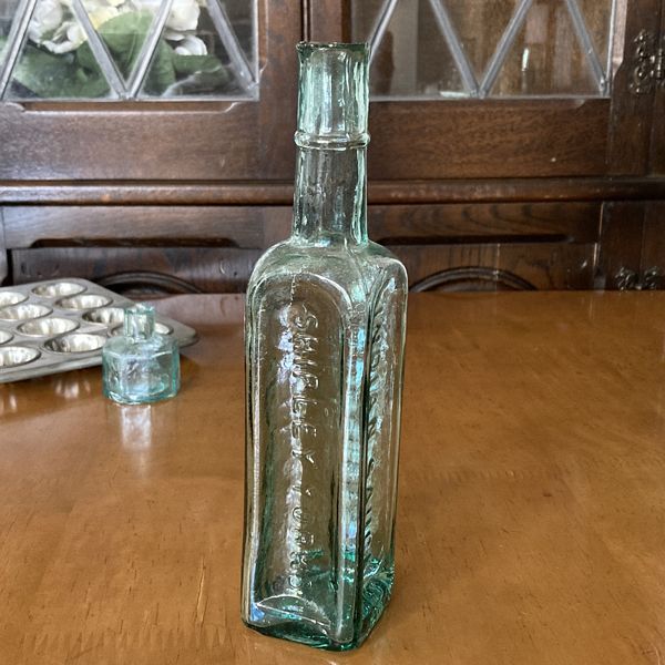 画像1: イギリス SHIPLEY YORKS INDIAN SAUSE FLETCHER'S アンティークガラス瓶 (約高さ20.5cm) (1)