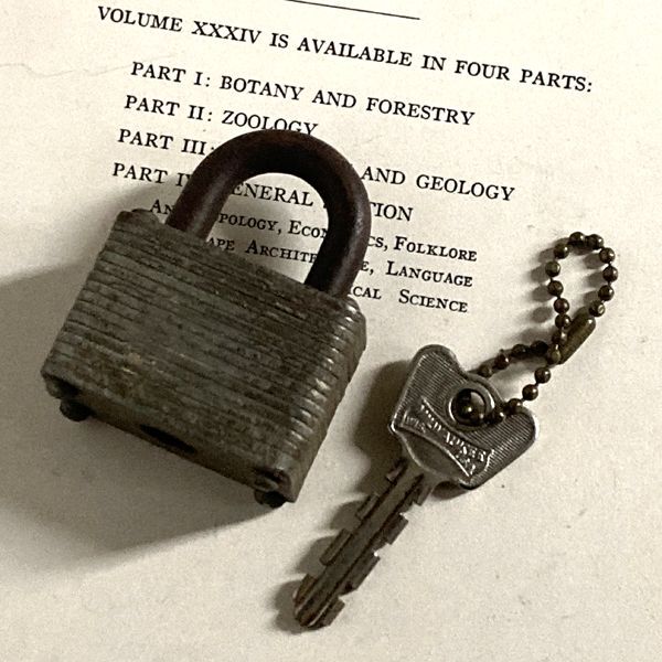 アメリカ 1950年代 ヴィンテージパドロック 古い南京錠 鍵付き MASTER