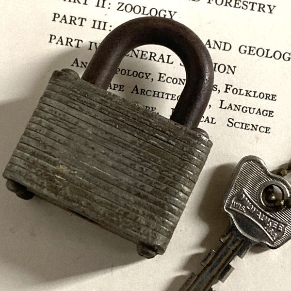 アメリカ 1950年代 ヴィンテージパドロック 古い南京錠 鍵付き MASTER