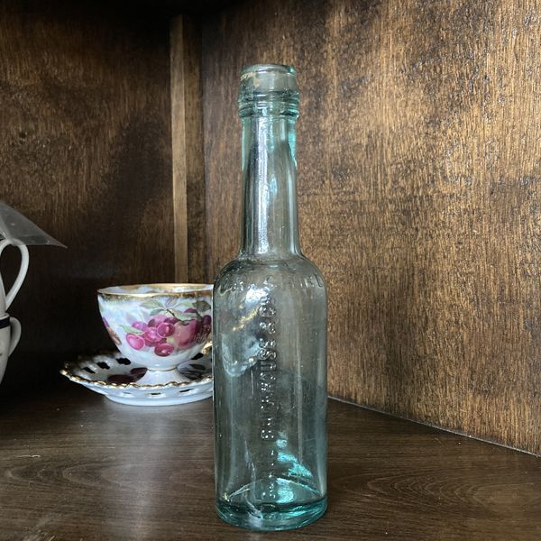 画像1: イギリス アンティークガラス瓶 ガラスボトル YORKSHIRE(約18.8cm) (1)