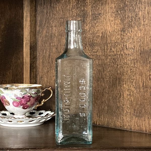 画像1: イギリス アンティークガラス瓶 SCOTT'S EMULSION (高さ約18.8cm) (1)