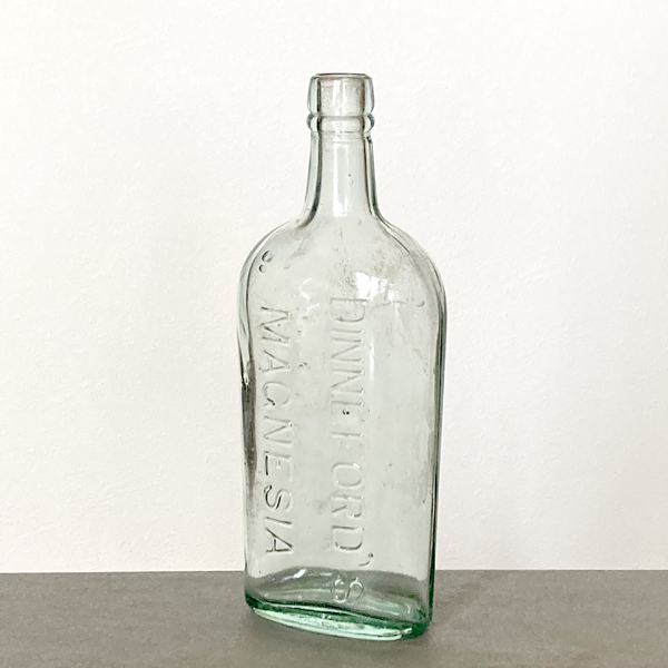 画像1: イギリス アンティークガラス瓶 DINNEFORD'S MAGNESIA (約17.5cm) (1)