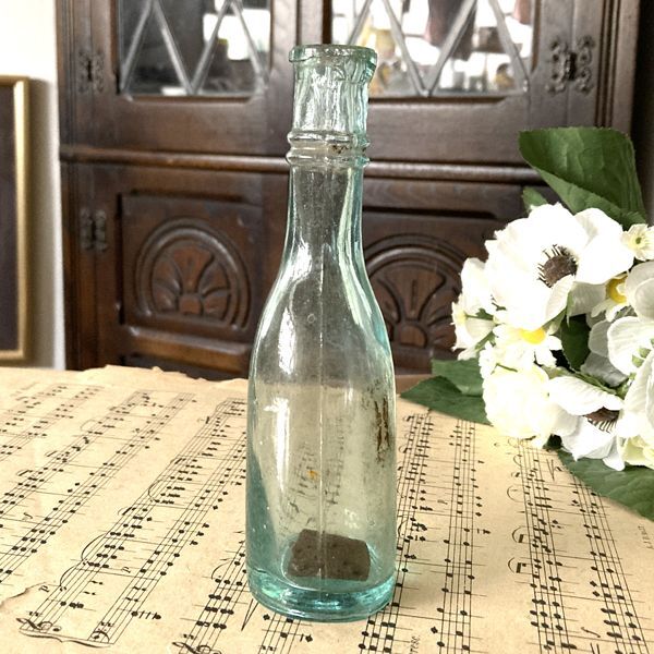 イギリス アンティークガラス瓶 古いガラスビン(約14.9cm
