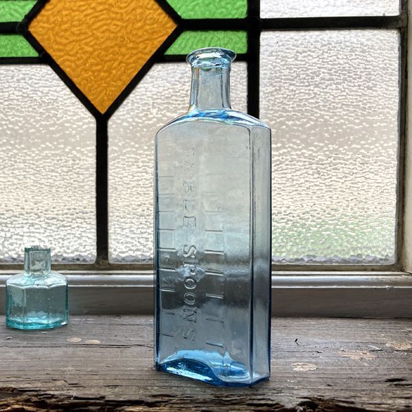 画像1: イギリス アンティーク ガラス瓶 TABLE SPOONS(約高さ 15.7cm) (1)