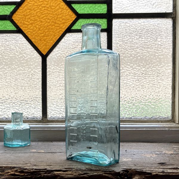 画像1: イギリス アンティーク ガラス瓶 TABLE SPOONS(約高さ 16.7cm) (1)