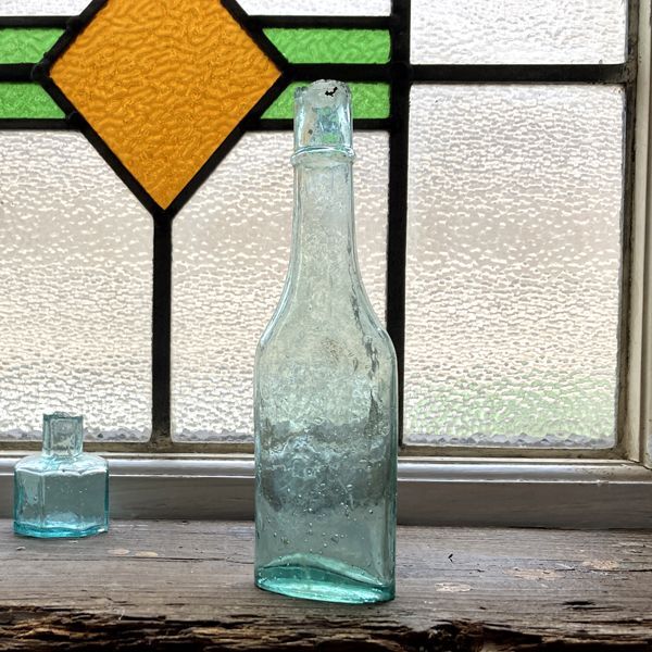画像1: イギリス アンティーク 古いインテリアガラス瓶 (約高さ 17.3cm) (1)