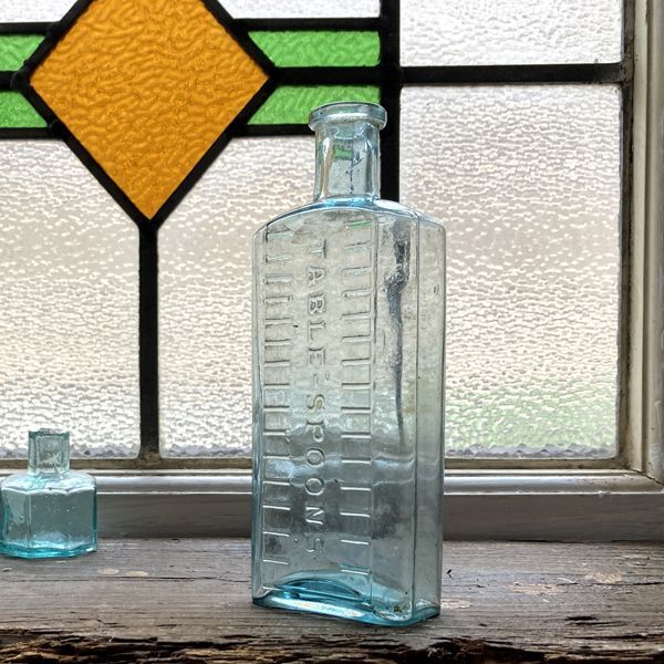 画像1: イギリス アンティーク ガラス瓶 TABLE-SPOONS(約高さ 16.8cm) (1)