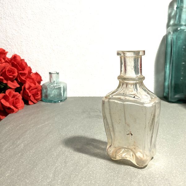 画像1: イギリス  アンティーク クリアデザインガラス瓶 (約 高さ10.7cm) (1)