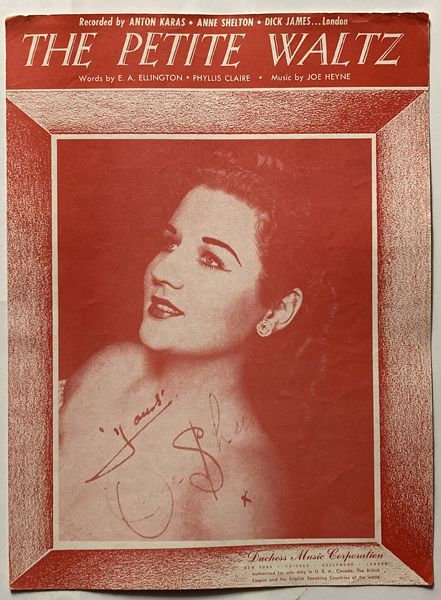 画像1: アメリカ ヴィンテージ楽譜 1950年 THE PETITE WALTZ アンティーク紙モノ ピアノ雑貨 海外レトロ(約30.9cmX22.9cm) (1)