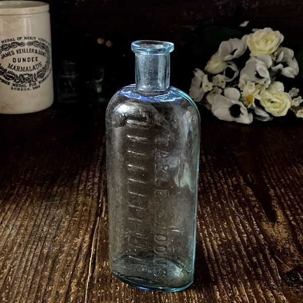 画像1: イギリス アンティークガラス瓶 楕円形 TABLE SPOONS おしゃれなインテリア雑貨 英国古いボトル (約高さ15.4cm) (1)